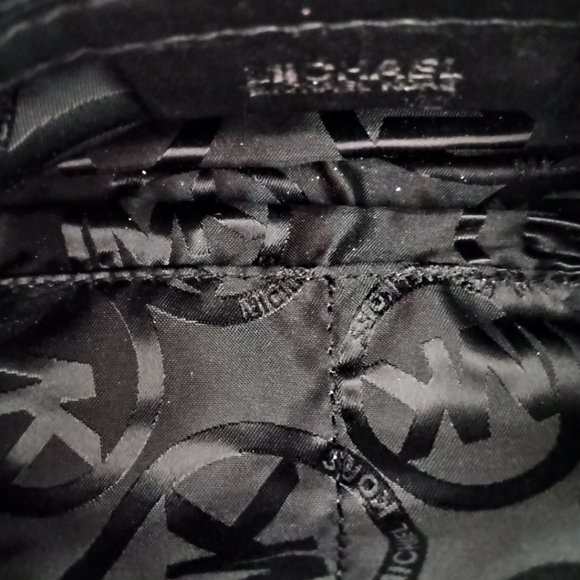 Michael Kors Quilted Black purse Perfect condition. Comes with a dust bag too! - Picture 4 of 7